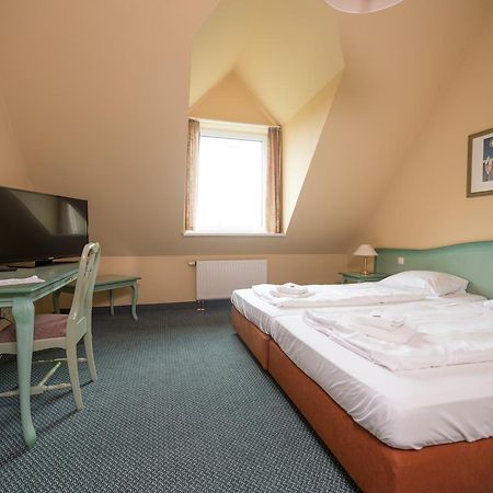 Hotel Ziegenkrug Schweriner Tor Pampow ภายนอก รูปภาพ