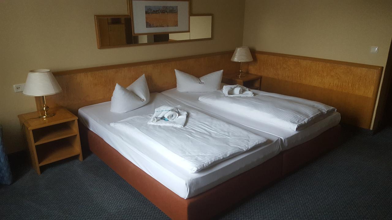 Hotel Ziegenkrug Schweriner Tor Pampow ภายนอก รูปภาพ