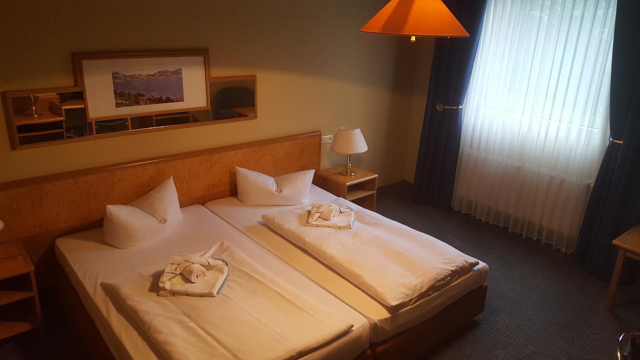 Hotel Ziegenkrug Schweriner Tor Pampow ภายนอก รูปภาพ