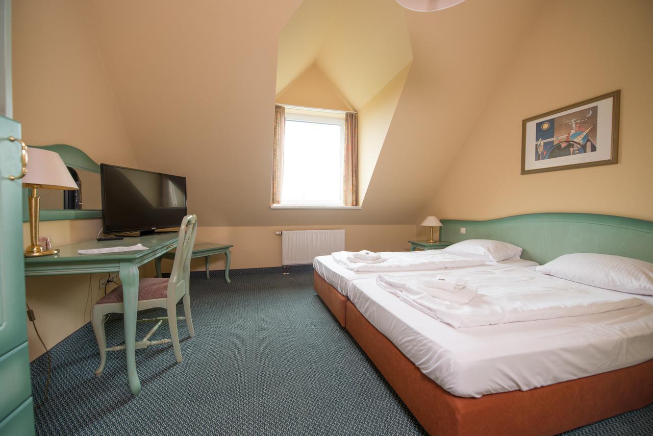 Hotel Ziegenkrug Schweriner Tor Pampow ภายนอก รูปภาพ